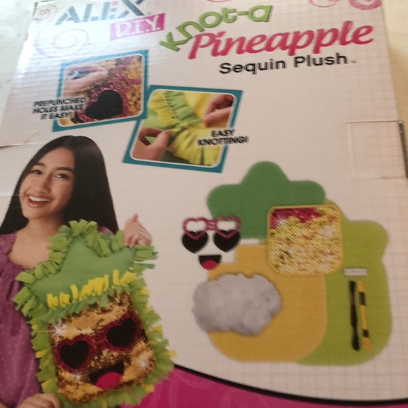 Knot -a pineapple sequin plush - Picture 6 of 8
